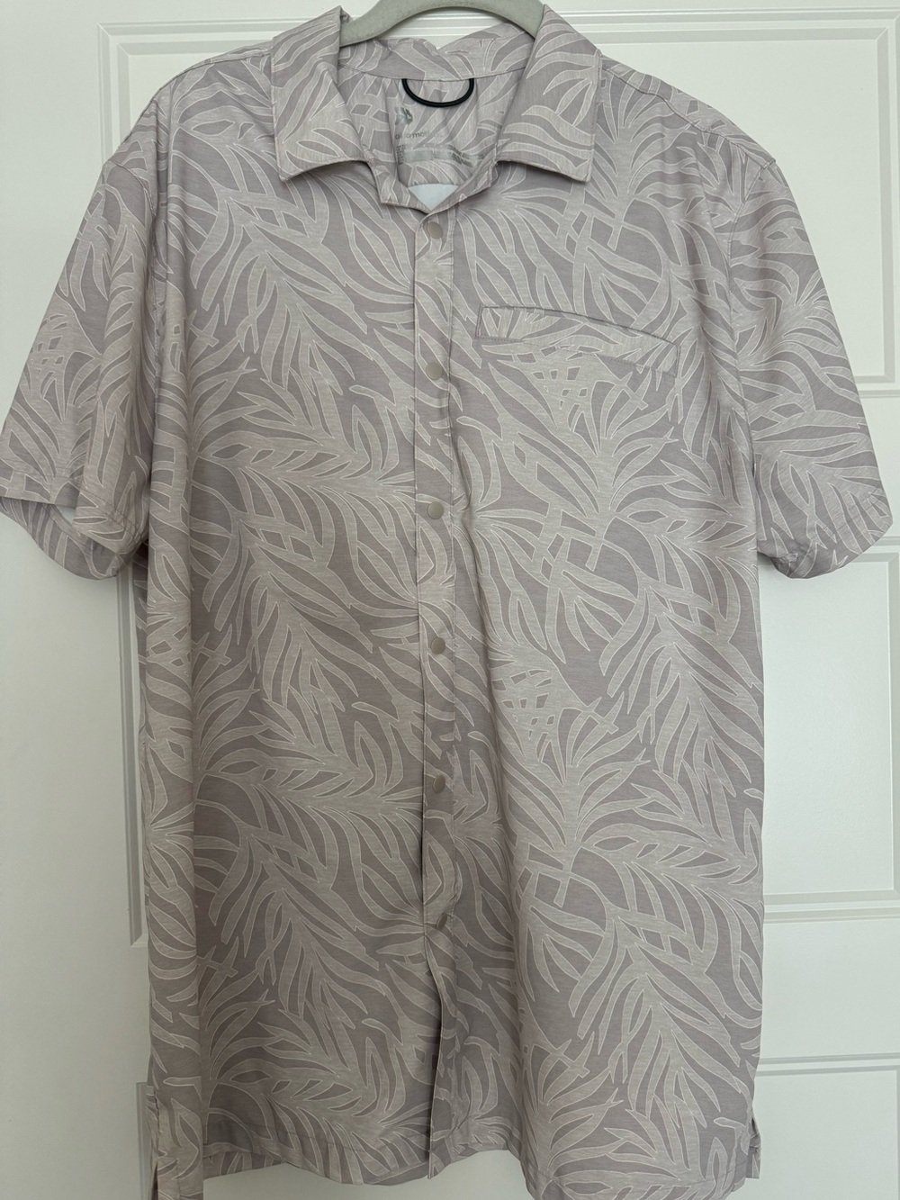 All in motion Short-Sleeve Button-Down Shirt Cream Leaf Print- NWOT Large